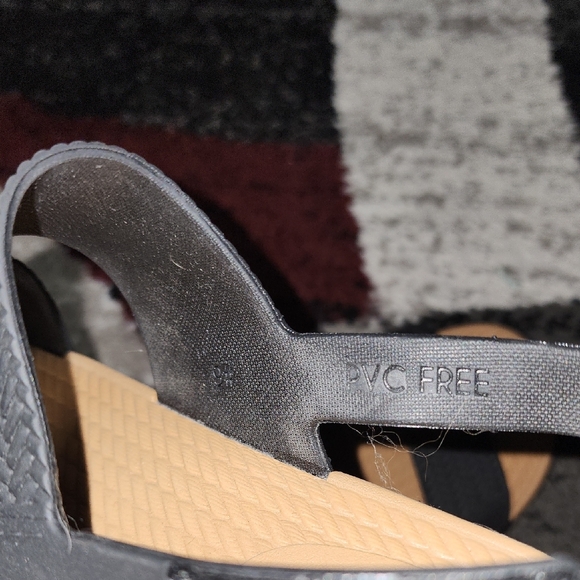 Reef Black and Tan Woven Sandals - Picture 2 of 4